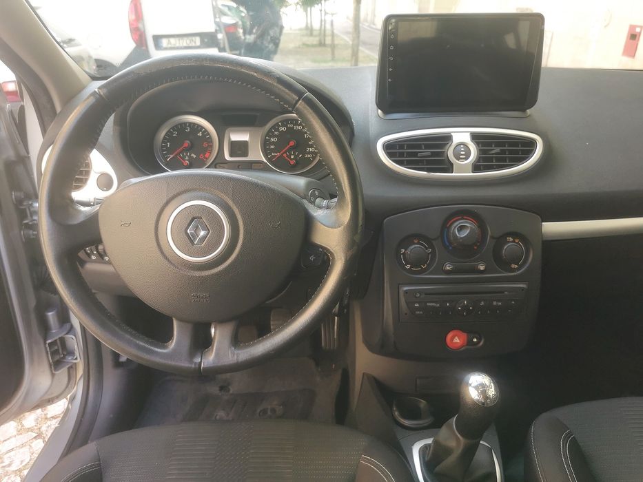 Renault Clio 1.5dci de 2010(Com Auto Rádio Android)