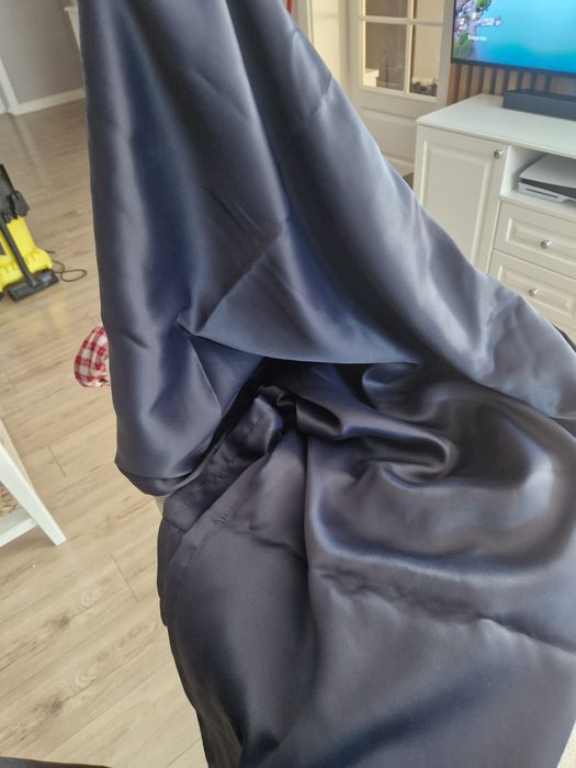 Granatowe zasłony Ikea