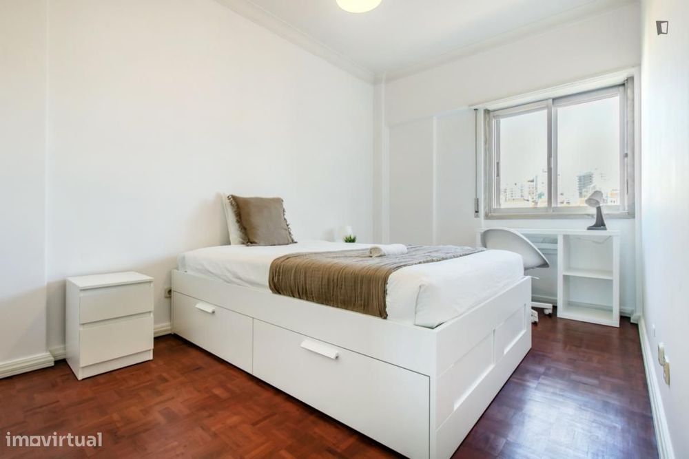 Quarto - localizado em Benfica Lisbon