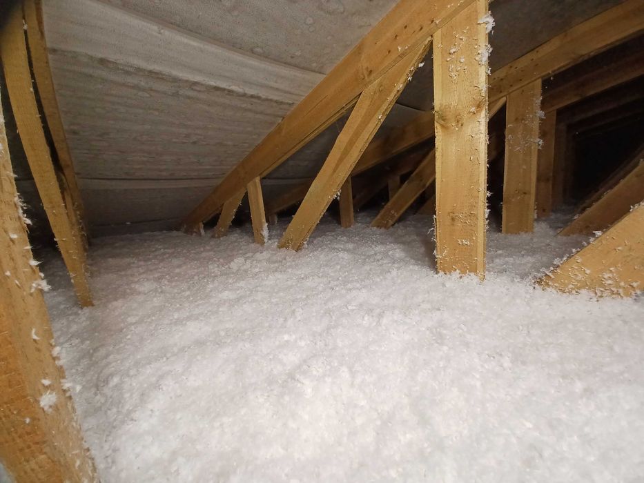 Ocieplanie celuloza stropów wdmuchiwane celulozy wełna wdmuchiwana