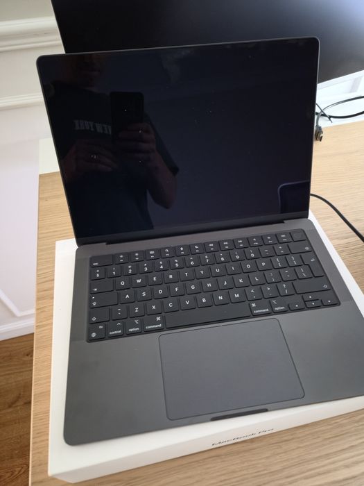 MacBook Pro M4 (Space Black) – 16 GB RAM / 512 GB SSD | Faktura VAT 23%