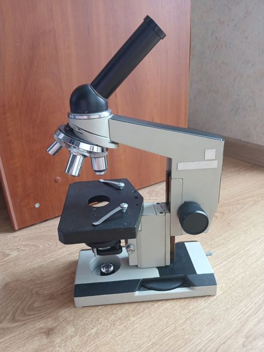 Мікроскоп лабораторний