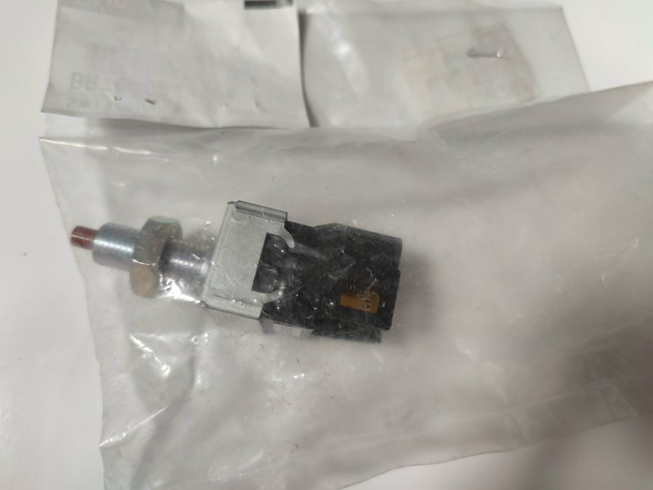 Датчик вмикач стоп- сигналу.