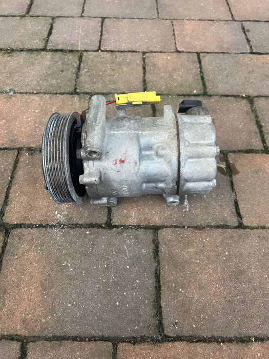 Sprężarka kompresor klimatyzacji 82005.61276 Renault Laguna III Trafic