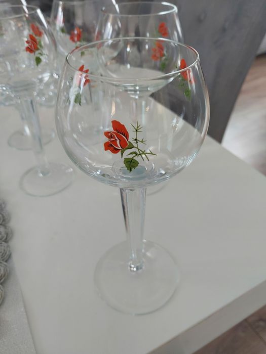 Kieliszki do wina z okresu PRL