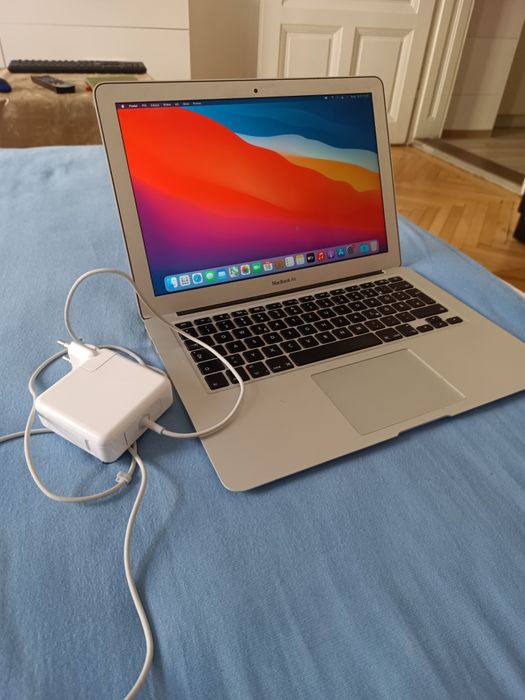 MacBook Air Intel core i5 model 1466