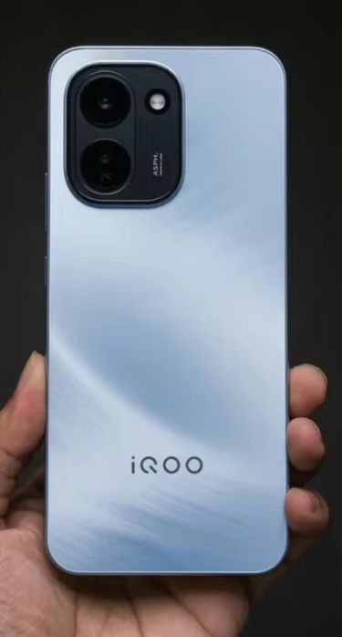 IQOO  z11 8/256 "Polar Blue". CN
