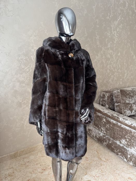 Норкова шуба , норка з капюшоном .
