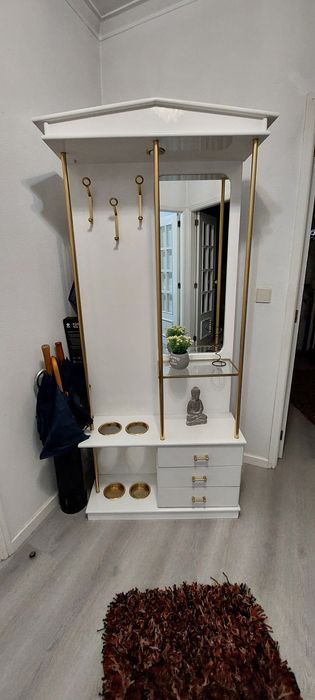 Móvel de entrada em branco lacado