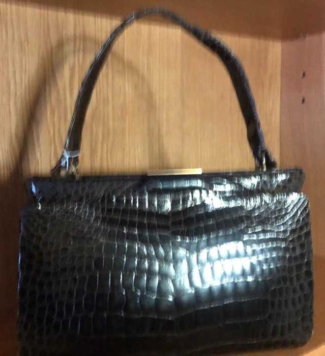 Carteira castanha de crocodilo