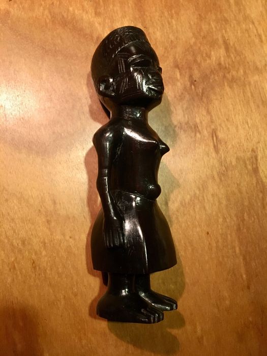 ESCULTURA MACONDE - anos 50 - pau preto - 19,5 cm/s