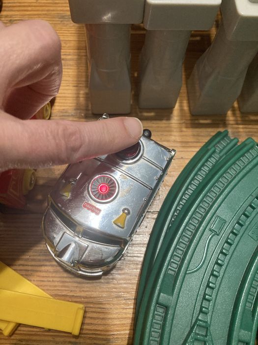 Kolejka Geotrax Fisher Price dizalajaca na baterie