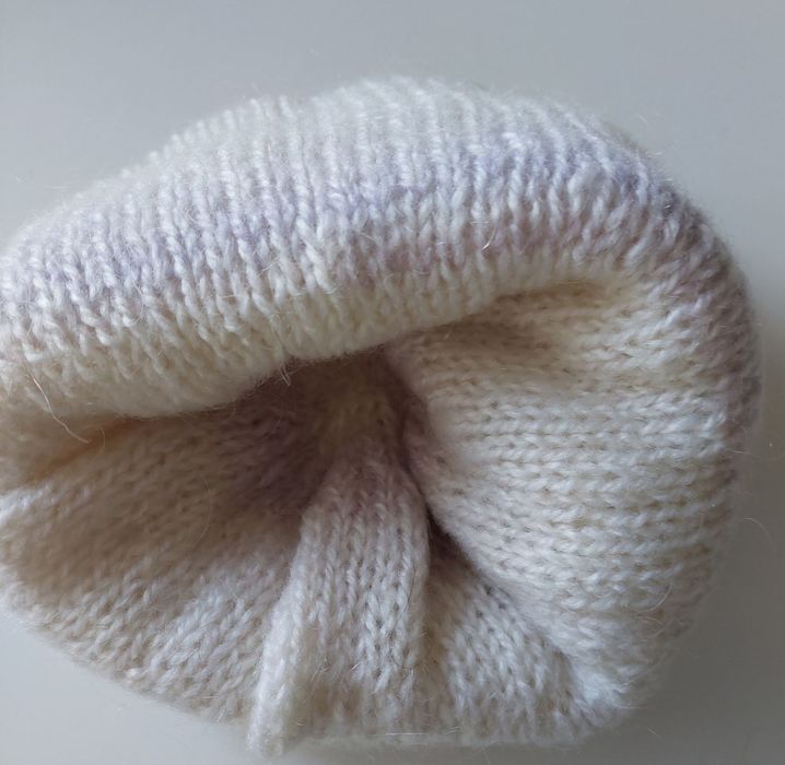 Шапка тепла в'язана з мохеру