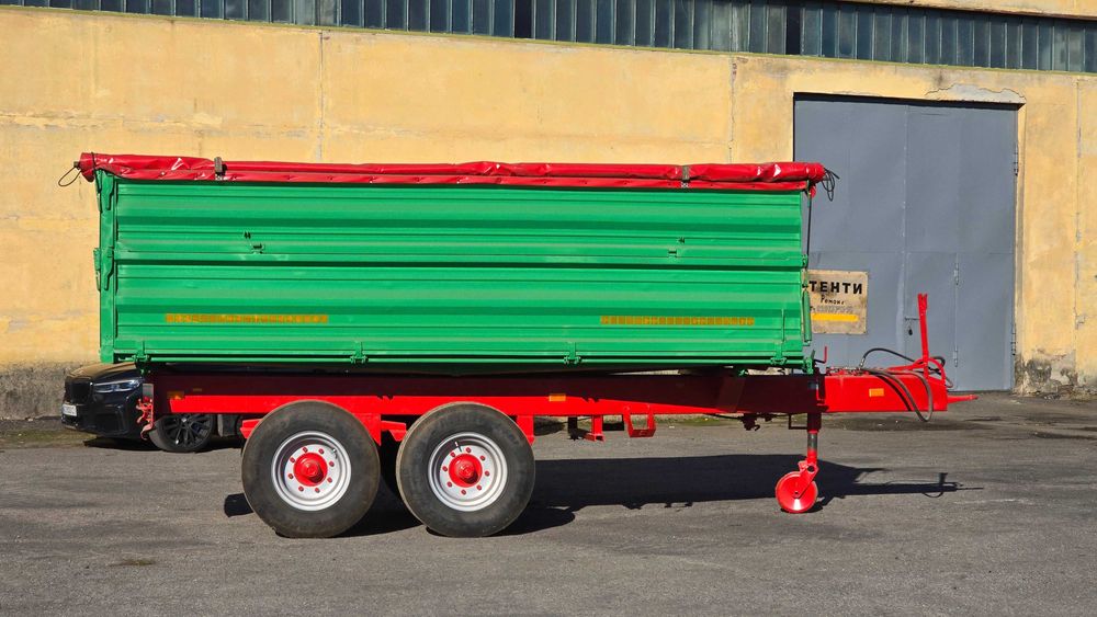 Свіжопривезений тракторний причіп