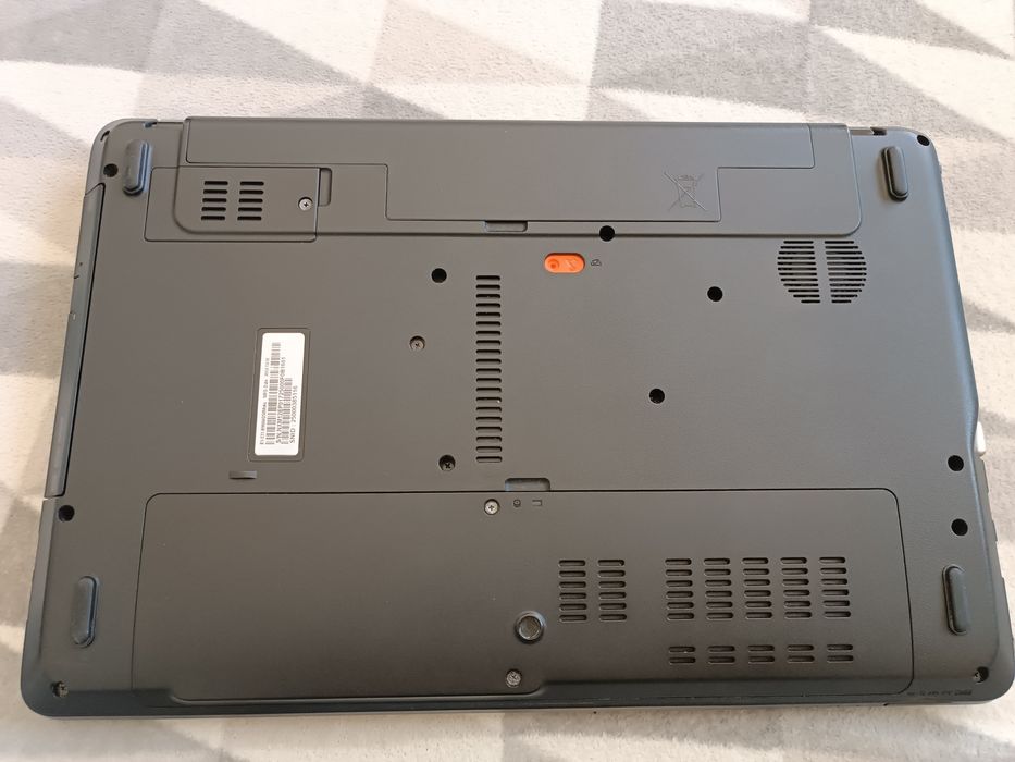 Laptop Acer Aspire E1-531-B9604