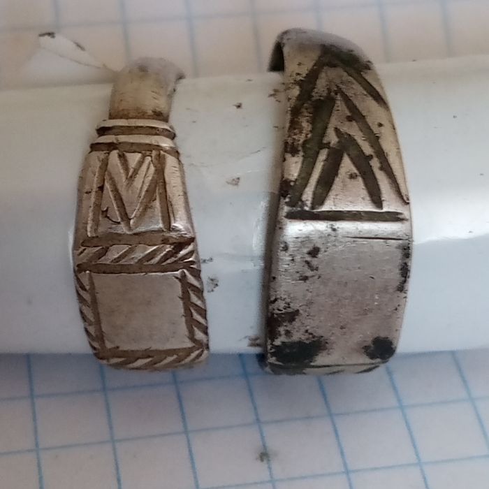 Сріблі  перстні.