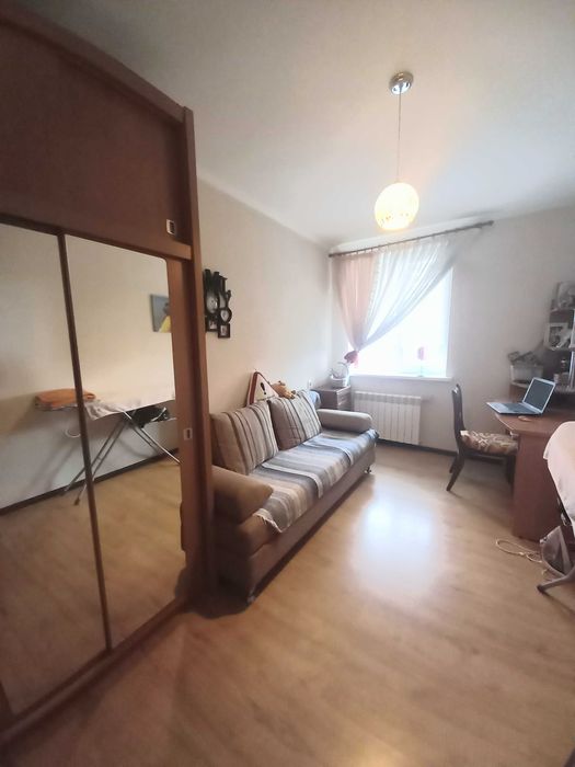 Продається 2-поверховий будинок у смт. Великодолинське (СК "Схід").