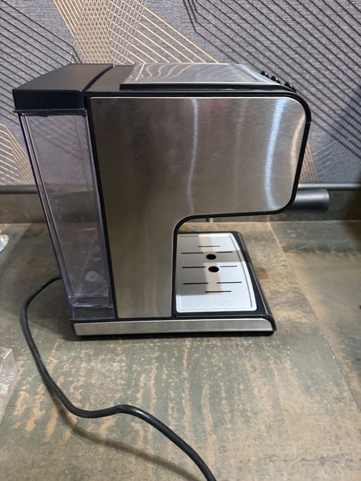 Це ріжкова кавоварка Mandine моделі MEC4602S