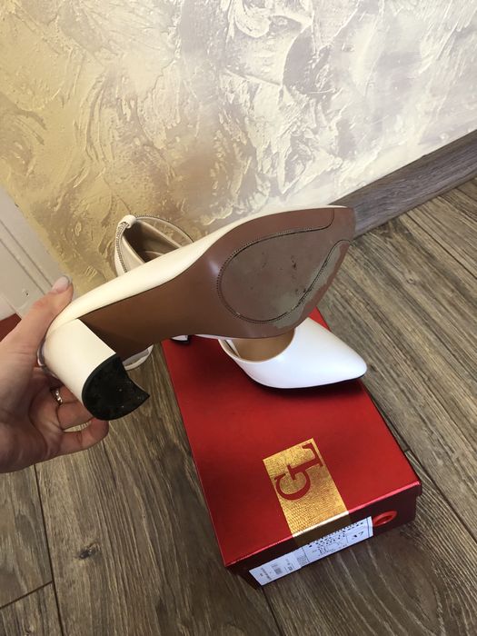 Весільні туфлі, білі туфлі, розмір 37