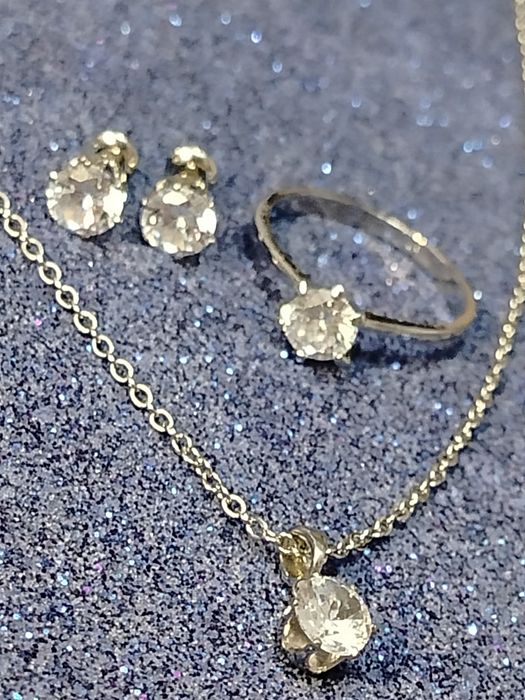 Комплект прикрас з фіанітами: сережки, ланцюжок, каблучка 7-9(17-19мм)