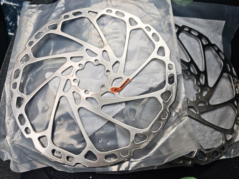 Tarcze hamulcowe SHIMANO SM-RT66 220mm  nowe 
Tarcza hamulcowa