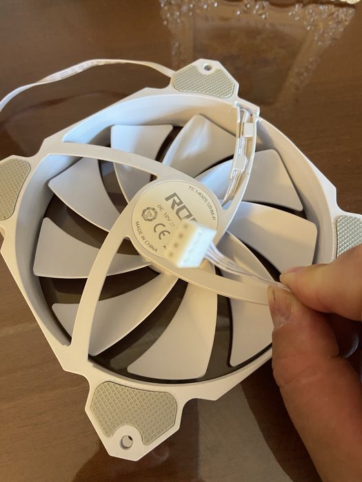 Кулер для корпуса Asus ROG 140mm TC14025 12hm-p: 400 грн ...