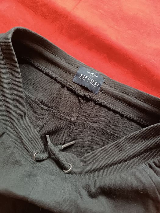 Calças Desportivas. Pretas. Tamanho 11 a 12 Anos