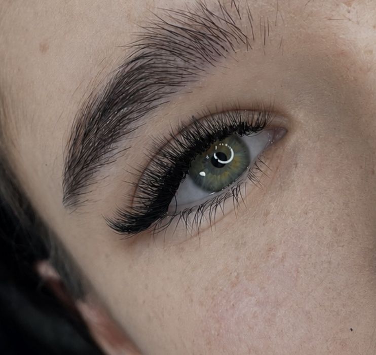 Нарощування та ламінування вій
