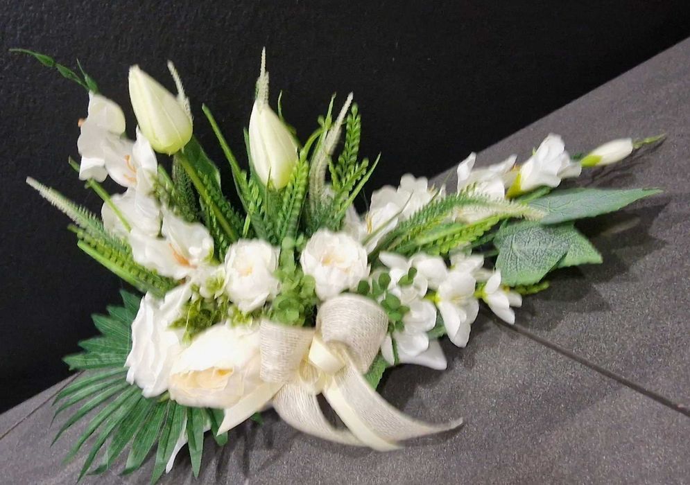 Stroik kompozycja kwiatowa na grób wiosenna WG80