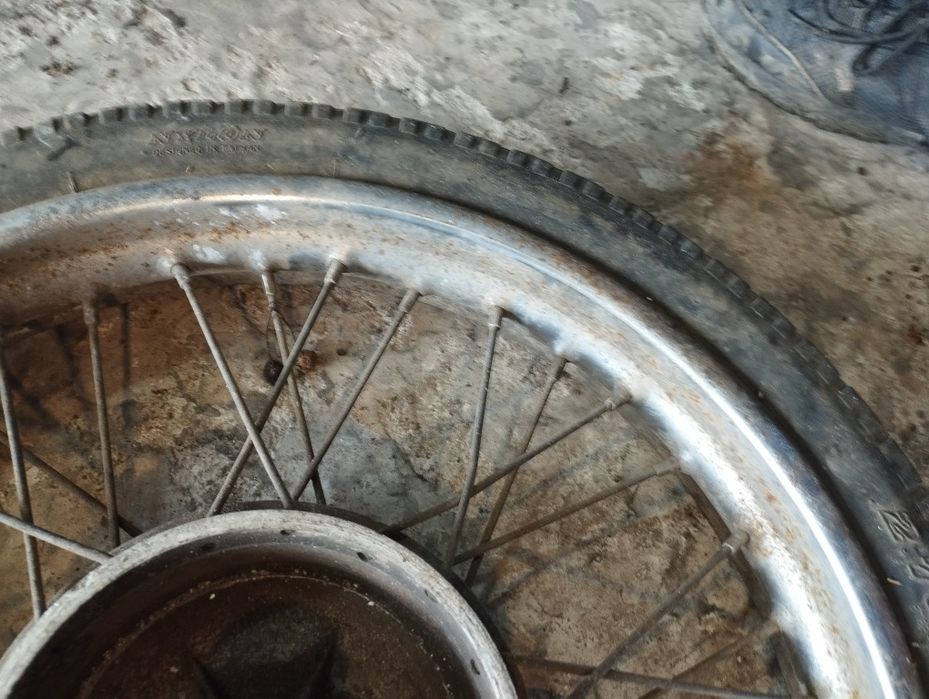 Колесо на мотоцикл Ява