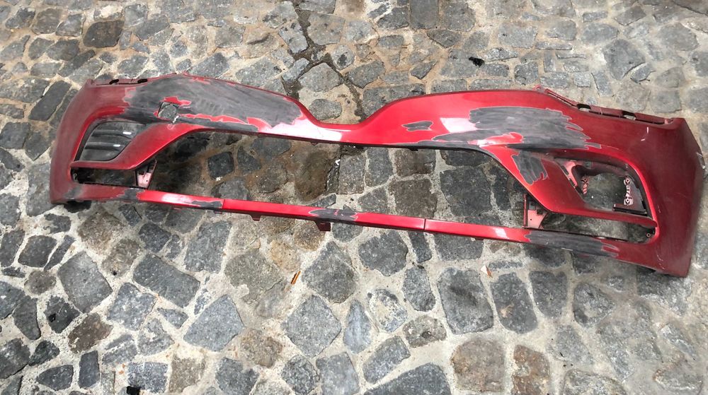 Para-choques Frente Clio IV 99 € + 2 Guarda lamas 50 € cada