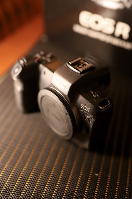 Продаю Canon EOS R