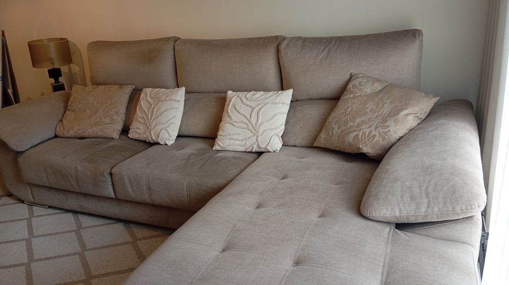 Sofá bege com chaise long, como novo