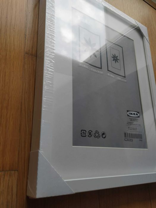 Moldura IKEA RIBBA 30x40 branca — NOVA/selada