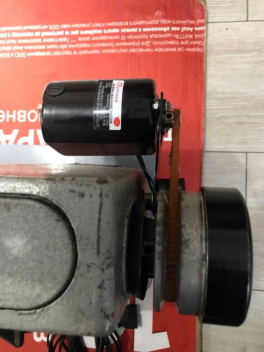 Промислова швейна машинка 1022М  стібок 8мм з ел.приводом 220V 150Wt