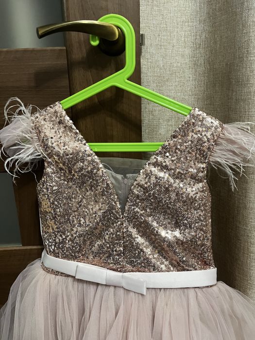 Святкова сукня для дівчинки