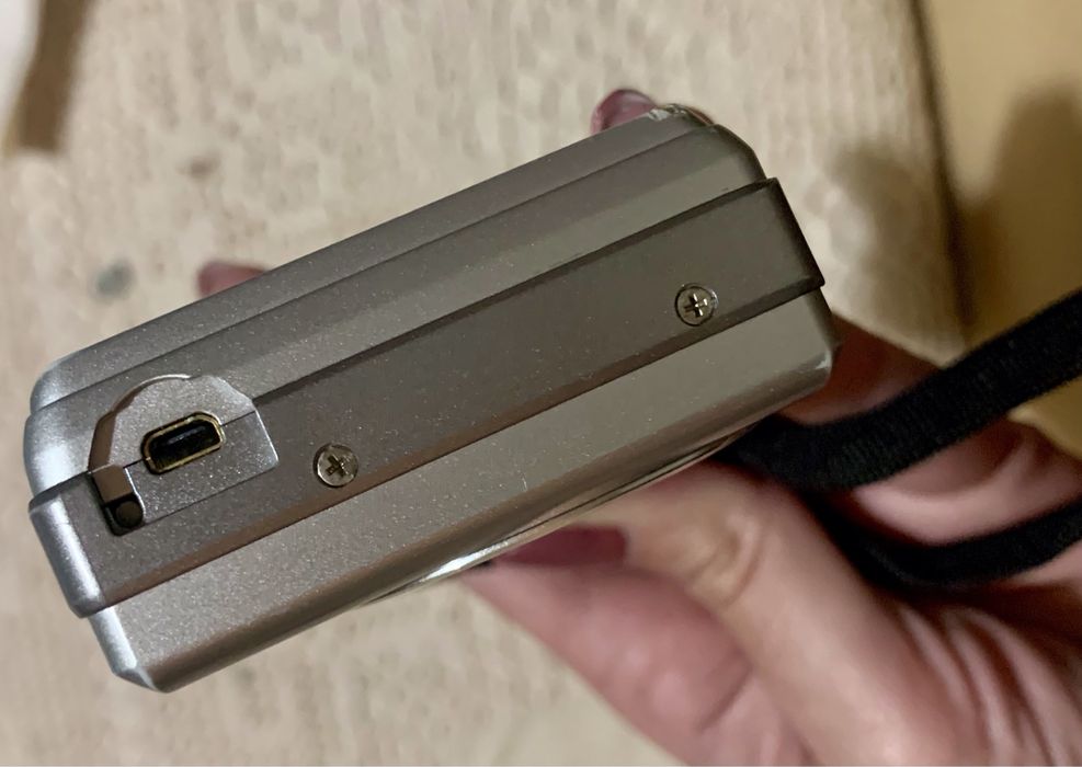 Máquina fotográfica Rollei com capa