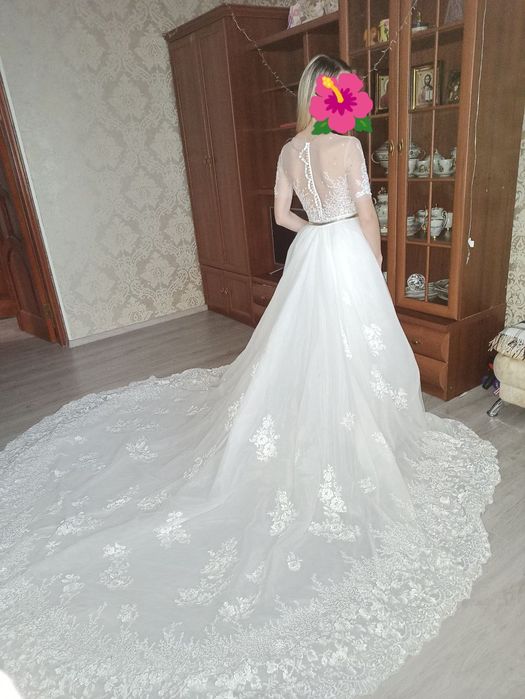 Продається весільна сукня