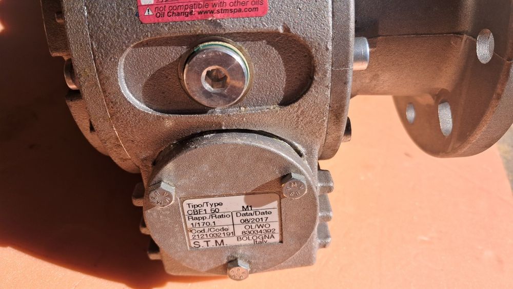 Motoreduktor LENZE 0090kW  2700 Obr/min i=15