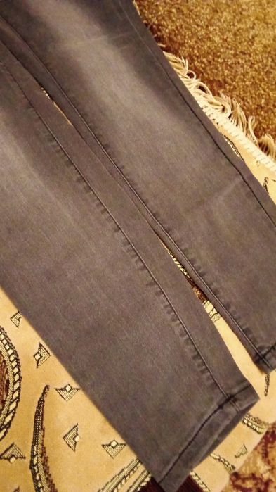 Продаю женские новые джинсы