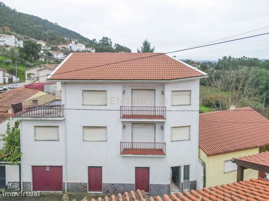 Moradia T4 - C/ terreno