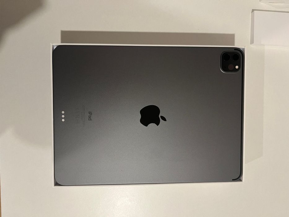iPad Pro 11" (3ª geração, Wi-Fi, 256GB) + Apple Pencil (2ª geração)
