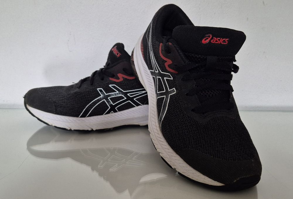 Chłopięce buty sportowe do biegania Asics GT-1000 rozm. 39