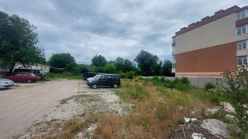 Продам 10.5 соток. Пр-т Незалежності,5.