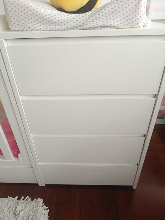 Berço combi ( berço + cómoda muda fraldas + colchão