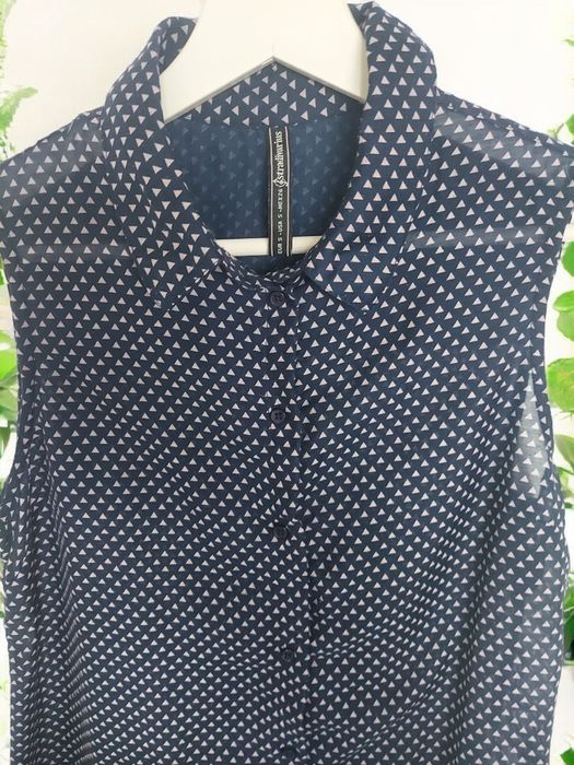 Granatowa bluzka bez rękawów w groszki kołnierzyk biurowa smart casual