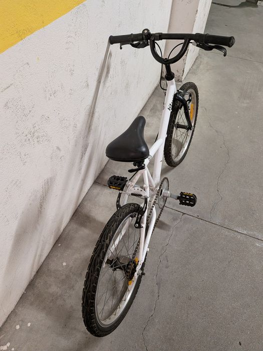 Bicicleta Decathlon 6 aos 9 anos branca