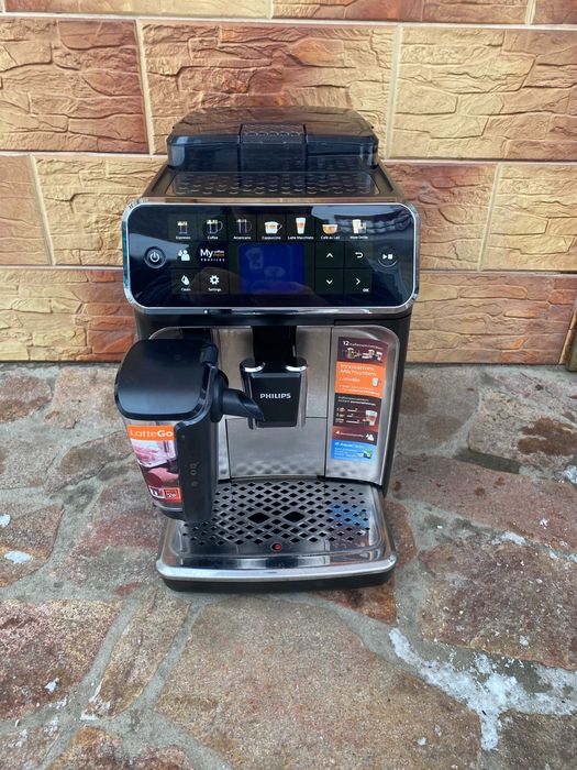 Кавомашина Phillips LatteGo EP5447/90 гарний стан 2023 рік
