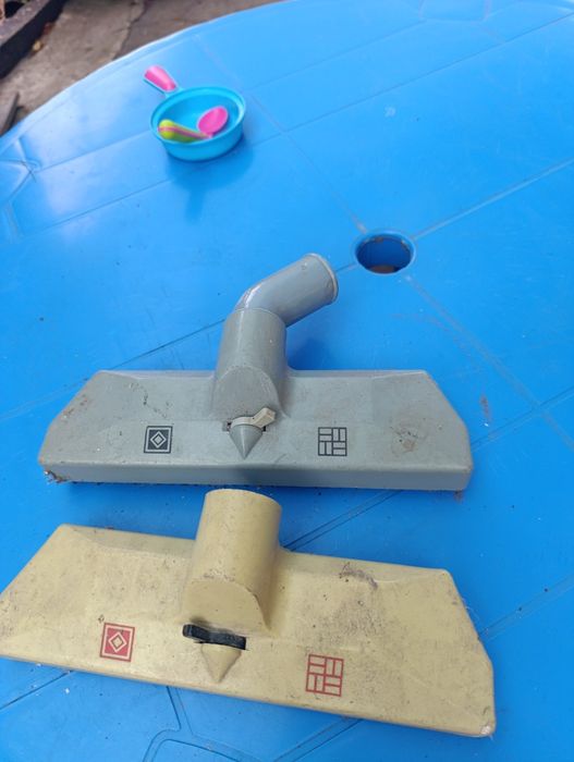 Щетки от пылесоса есть только нижняя