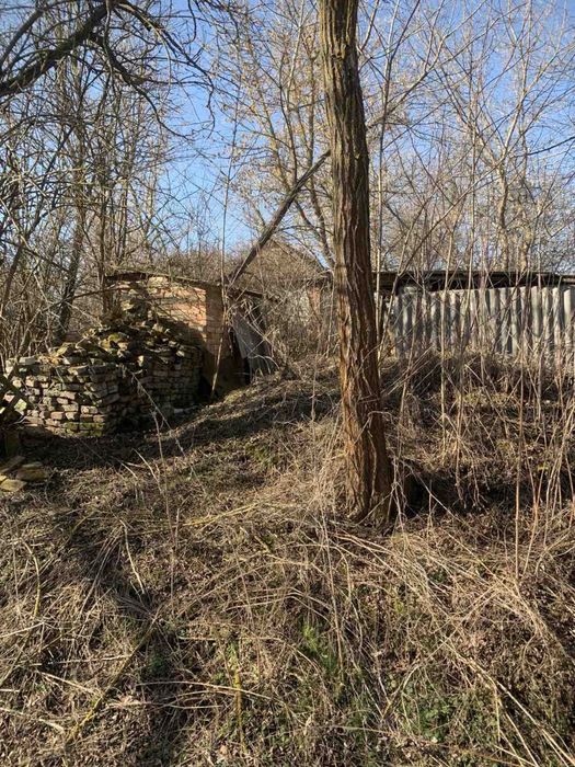 Продаж невеликого будиночку під реконструкцію.